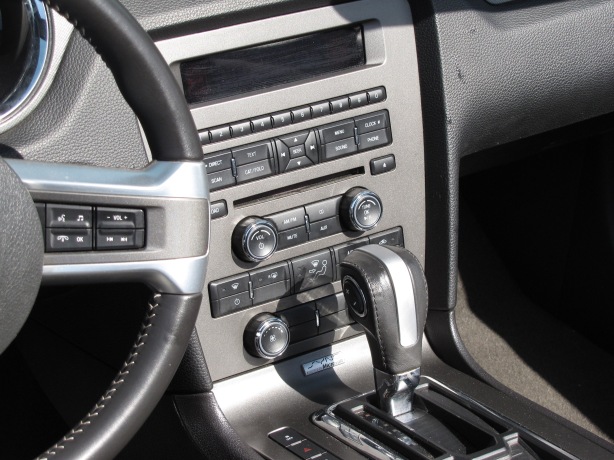Ford Mustang - Stereo/HVAC controls